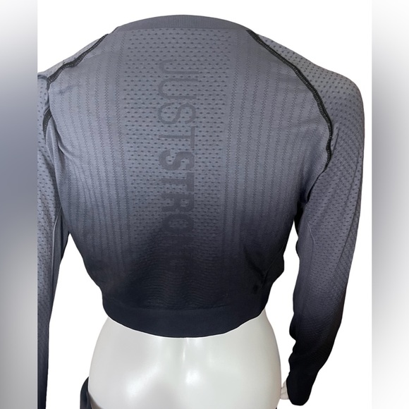 JustStrong crop long sleeve shaping fabric top gray to black size 2X - Picture 6 of 7